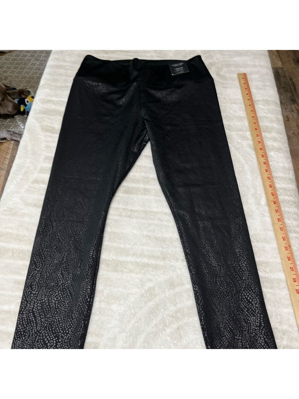 Simply Vera Wang Women's Black Textured Leggings. XL